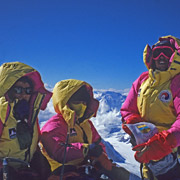 Népal - Sommet du Mont Everest 8850m, 6 octobre 1993, Eric Gramond, François Bernard, Antoine Cayrol. Expédition du GMHM. Photo GMHM